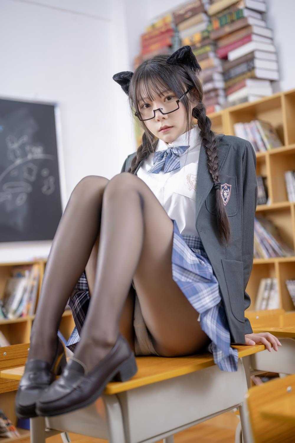 香草喵露露写真 - 小露乱撞 JK制服 [35P1V-1.09GB]（1）